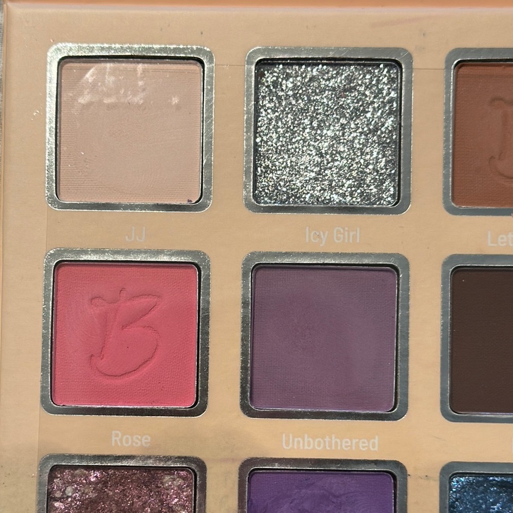 Beauty Creations Eyeshadow Palette - Vibrant Shades - Picture 3 of 10